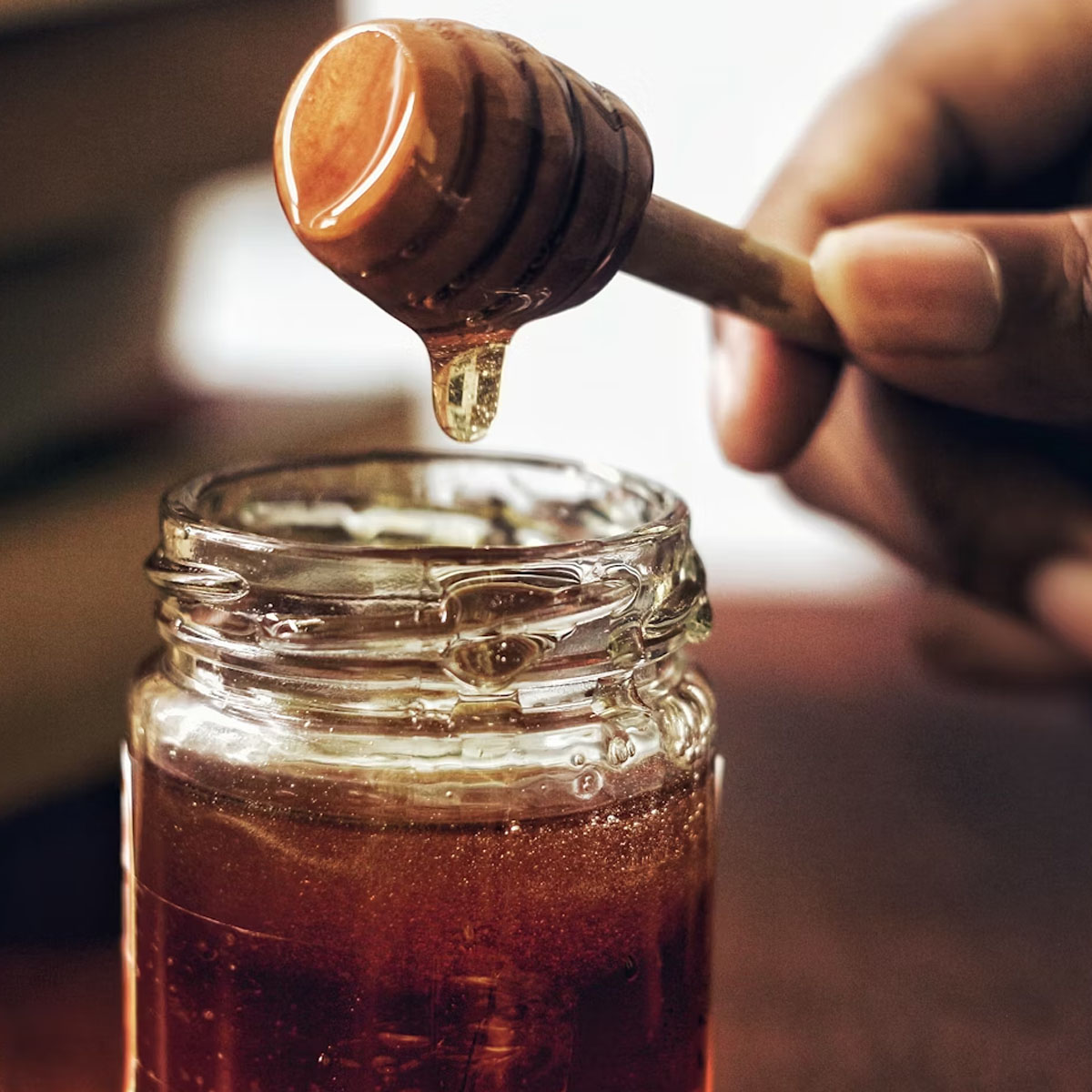 Manuka honey, UMF certified, MGO rating, Manuka honey UK, antibacterial honey, sore throat remedy, natural wound care, real Manuka honey, buy Manuka honey, how to use Manuka honey